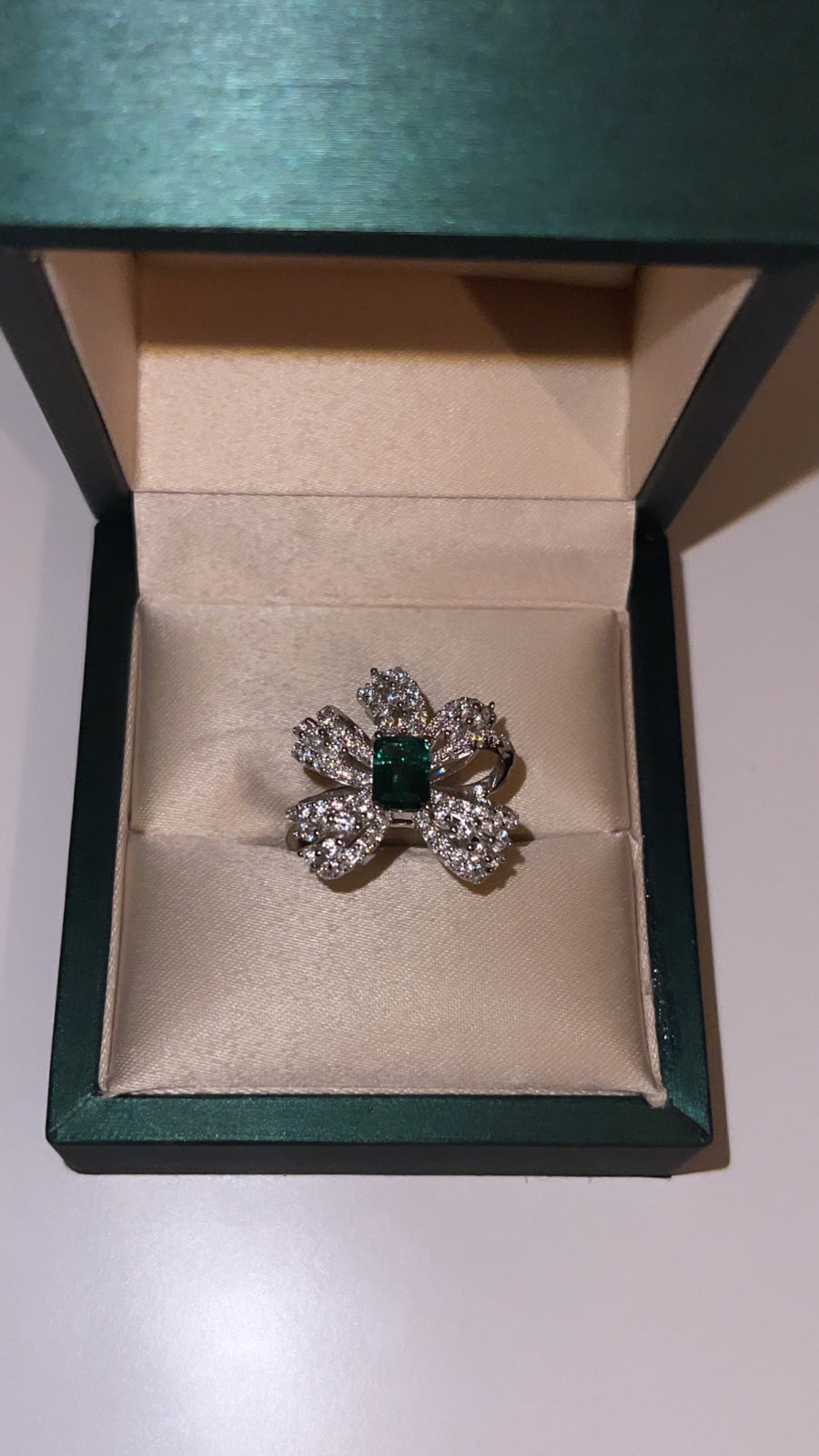 Bowknot Emerald Ring