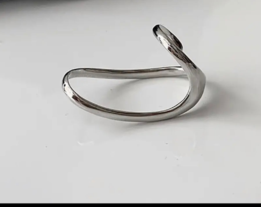 Raya asymmetric Ring